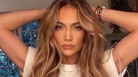 Jennifer Lopez Sorprende A Sus Fans Al Mostrar Su Piel Joven Cuando Se