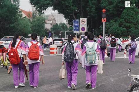 天津12所中学校服c位之战开启！快来给你的学校打个call吧！