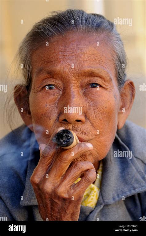 Old Woman Smoking Elderly Woman Hi Res Stock Photography And Images Alamy