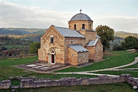 На склоне⛰ горы Голия находится монастырь, построенный в 13 веке. ⛪ ...