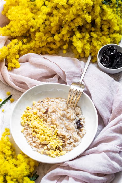 Risotto Alle Prugne Della California Scalogno E Briciole Di Tuorlo