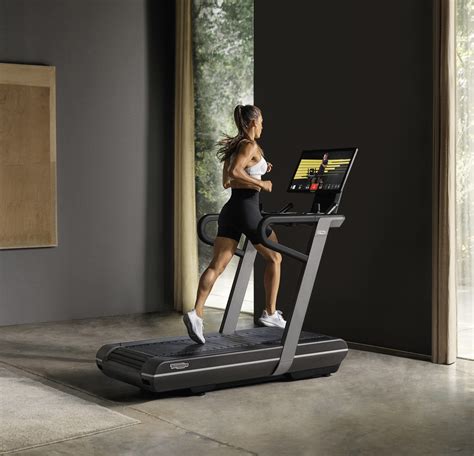 Entra Nez Vous Toute L Ann E Avec Technogym Run Le Tapis De Course