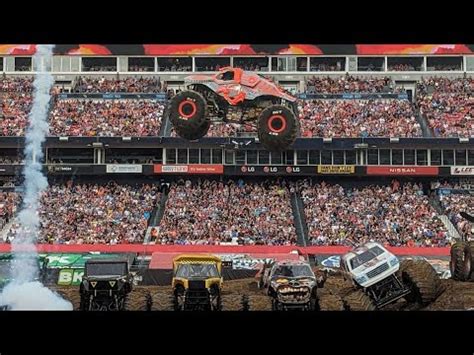 Monster Jam World Finals Thunderroarus Truck Jump Stunt