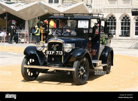 Vintage London Taxi Hi Res Stock Photography And Images Alamy