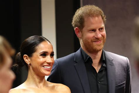 Prinz Harry Und Herzogin Meghan Weihnachtskarte Wirft Fragen Auf GALA De