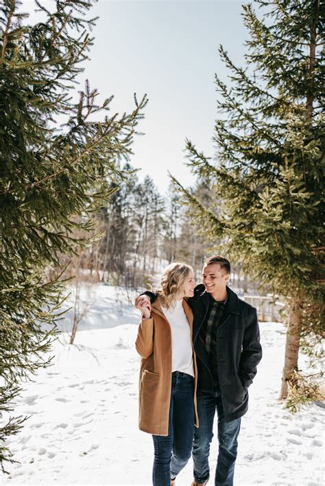 Winter Engagement Photo Ideas