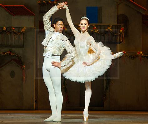 Marianela Nunez As Kitri With Carlos Acosta As Basilio In Don Quixote