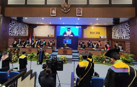 Wisuda Universitas Airlangga Periode Desember 2020 Rektor Unair Wisuda