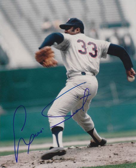 Autographed Luis Tiant X Minnesota Twins Photo Main Line Autographs