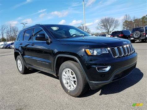 2018 Diamond Black Crystal Pearl Jeep Grand Cherokee Laredo 4x4