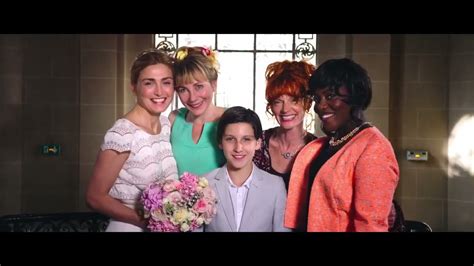 C EST QUOI CETTE FAMILLE Sur Gulli Bande Annonce VF Julie Gayet