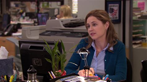 HP Monitor Used By Jenna Fischer (Pam Beesly) In The Office – Season 7, Episode 10, "China" (2010)