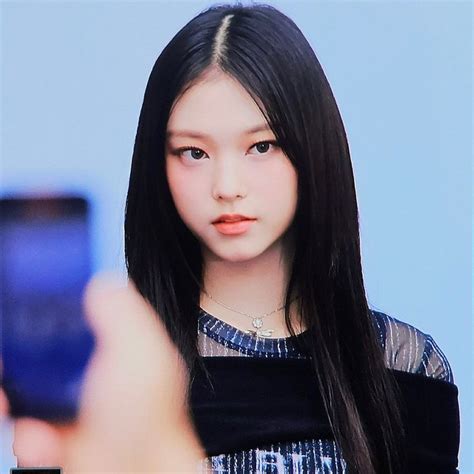 Haerin Seoul Fashion Week 2024 New Jeans Icon