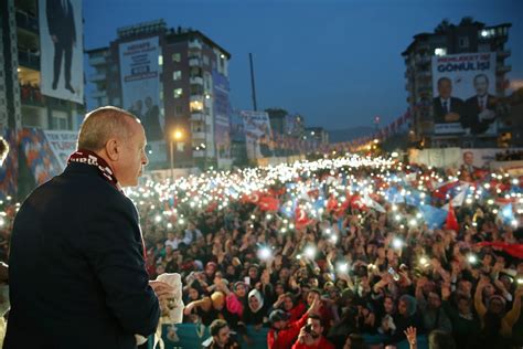 Türkiye Yüzyılında Siyaset ve Siyasi Partiler Yorum Nebi Miş SETA