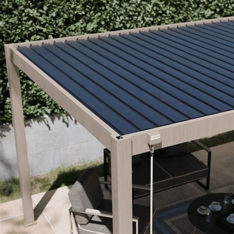 Pergola bioclimatique Ombréa 3x4M autoportée Woodlook Anthracite 1