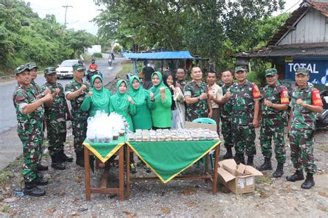 Berkah Ramadhan Koramil Tbu Berbagi Takjil Untuk Masyarakat