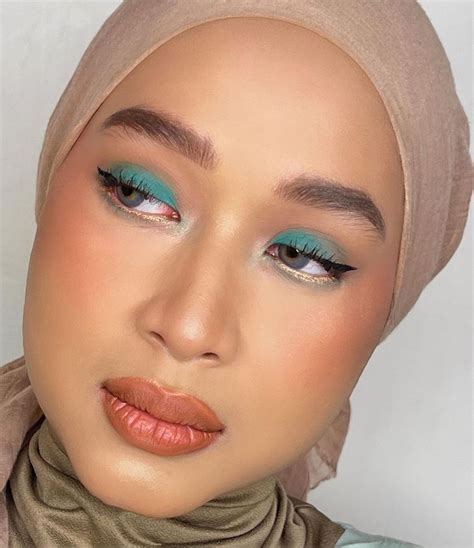 10 Gaya Makeup Flawless Untuk Kondangan Ala Tasya Sayeed