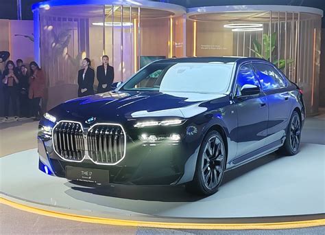 2023 BMW i7 本地正式发布！马力544匹， 扭力745 牛顿米，百公里加速仅需4.7秒！ - 爱玩库