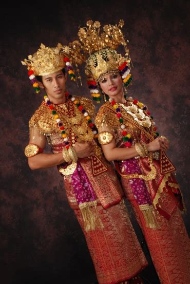 Photos Wedding: Wedding Dress Culture Palembang