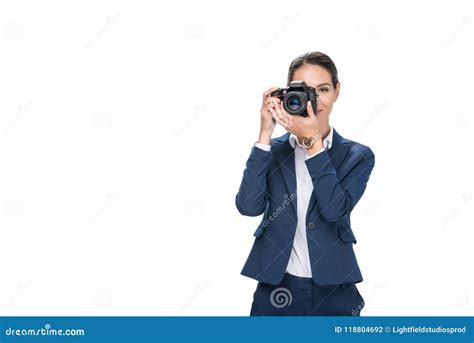 Mooie Vrouwelijke Fotograaf Die Foto Op Professionele Camera Nemen Stock Foto Image Of