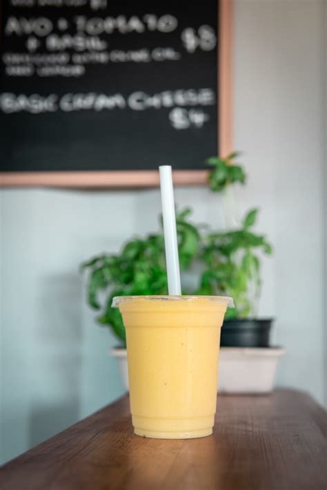 Smoothie De Mango Crema De Cacahuate Y Espinacas