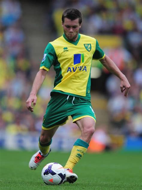 Jonny Howson Signs New Long Term Deal At Norwich Football Sport Uk