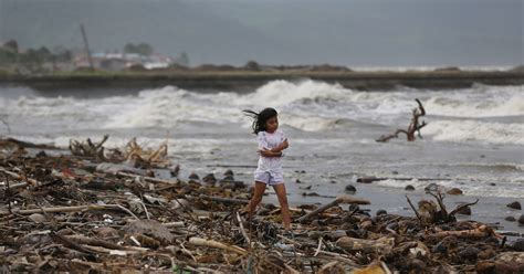 Powerful typhoon slams into eastern Philippines