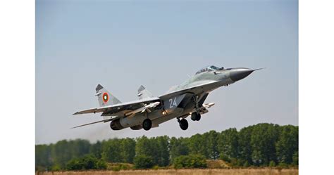 Летци от България и САЩ провеждат учение в авиобаза Граф Игнатиево