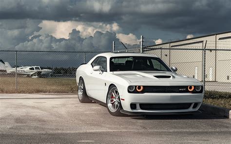 Esquivar El Retador Srt Hellcat Coche Deportivo Blanco Nuevo