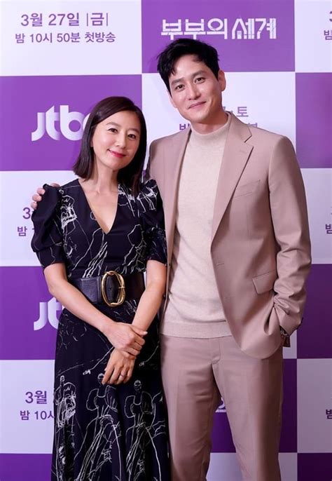 10 Potret Kim Hee Ae Istri Park Hae Joon Di The World Of The Married