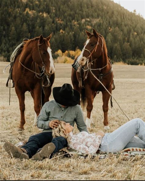 Western Couple Photoshoot In 2023 Country Couple Pictures Fall Engagement Pictures Western