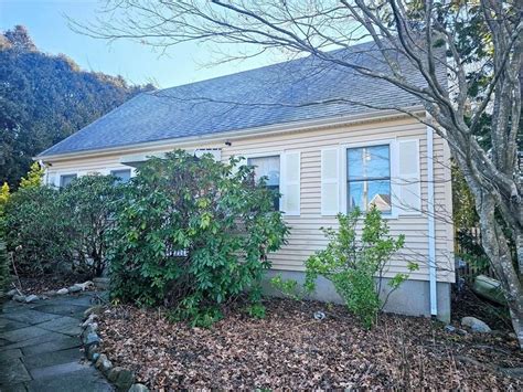 18 Brookside Rd Westerly Ri 02891 See Est Value Schools And More