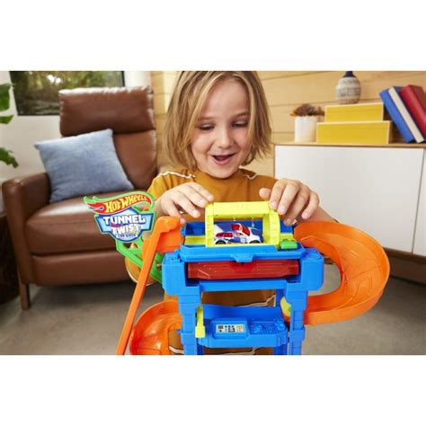 Ігровий набір Автомийка Шалені віражі Hot Wheels HTN