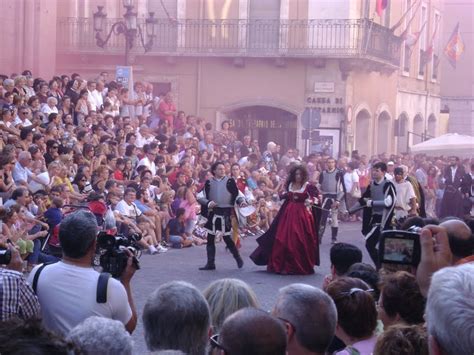 Centroabruzzonews Al Via Giostra D Europa A Sulmona Folla Al Corteo