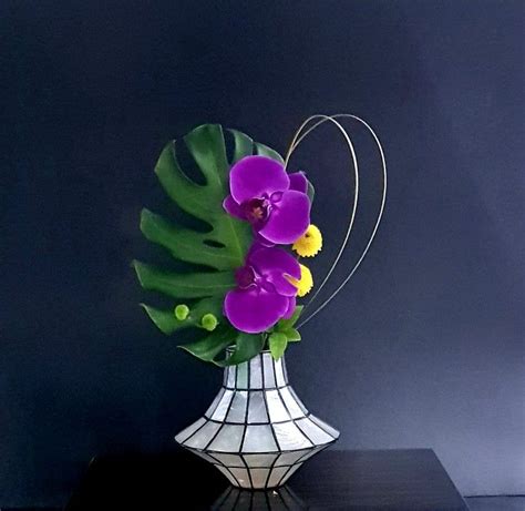 Pin By Dagmar Willmes On Blumen Ikebana Ikebana Arrangements Floral Art