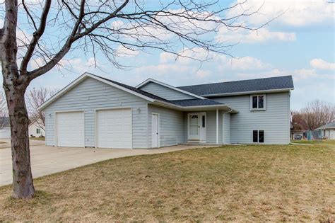 805 Walnut St Ne Hutchinson Mn 55350 Trulia