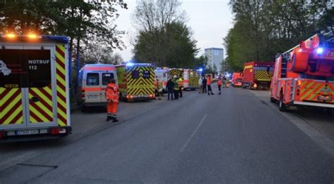 Sieben Zum Teil Schwer Verletzte Autoinsassen Bei Unfall In Stade