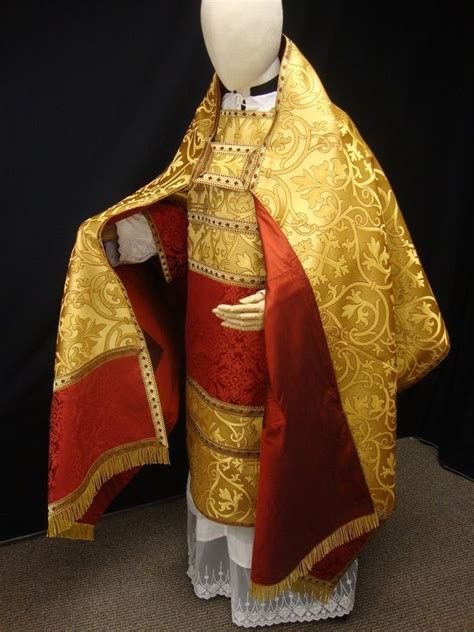 Pin Su Vestments