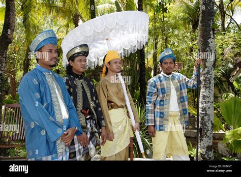 Traditional Dress Of Malaysia