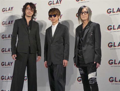 「デビュー25周年公約発表会」に出席した「glay」の（左から）takuro、jiro、hisashi ― スポニチ Sponichi