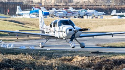 N Sb Private Cirrus Sr By Sam B Aeroxplorer Photo Database