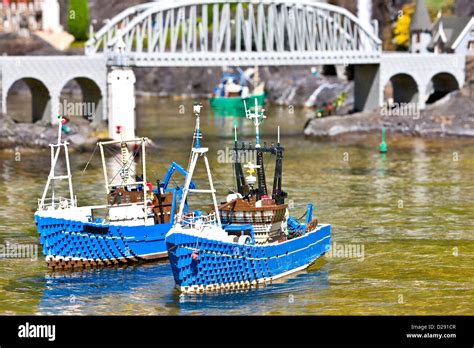 Zwei Fischkutter Fotos Und Bildmaterial In Hoher Auflösung Alamy