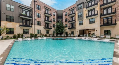 5 Best Pet-Friendly Apartments in Austin, TX | AptAmigo