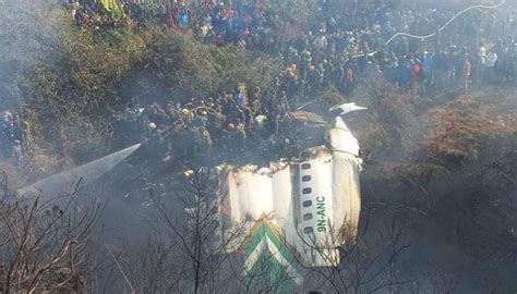 Se estrella avión en Nepal reportan al menos 67 muertos