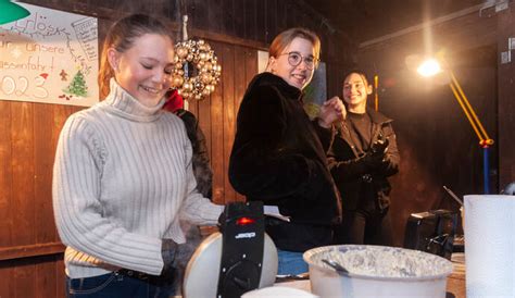 Wie Ein Licht In Dunklen Zeiten M Hlacker Weihnachtsmarkt Feierlich