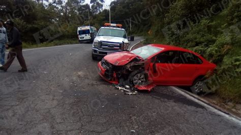 NOTICIAS TEZIUTLAN INFORMA POR EXCESO DE VELOCIDAD CHOCA UN AUTO EN