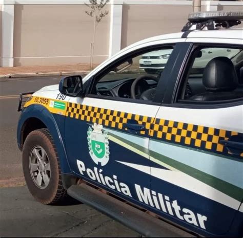 Foragido Corre Ao Ver Viatura Tenta Socar E Morder Policiais Militares