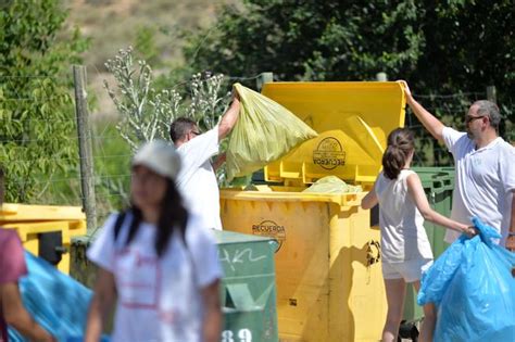 Concienciar In Situ Sobre La Problem Tica De La Basura Abandonada En