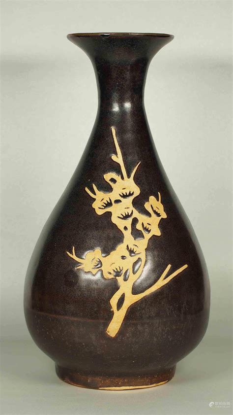 51BidLive Jizhou Yuhuchun Vase With Cutout Prunus Southern Song Dynasty