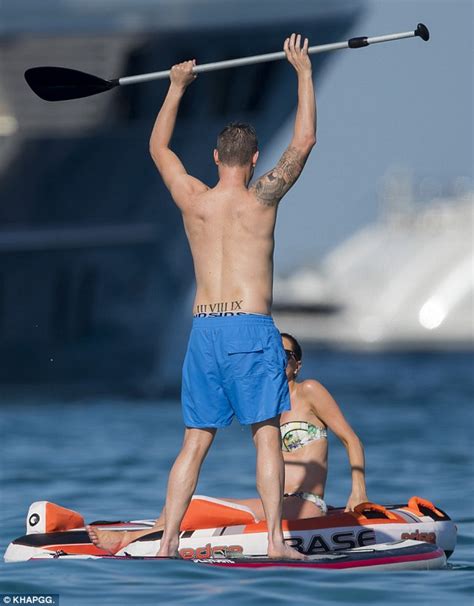 Pregnant Kyly Clarke Flaunts Burgeoning Belly In Bikini With Michael Daily Mail Online